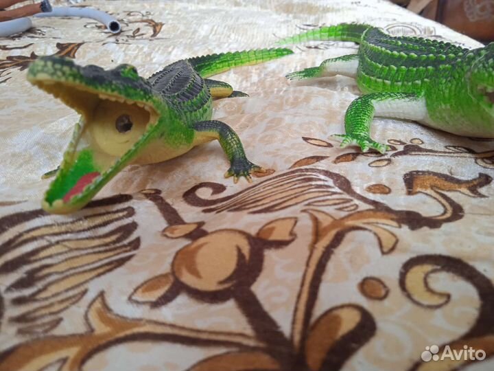 Игрушечные крокодилы