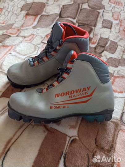 Лыжные ботинки