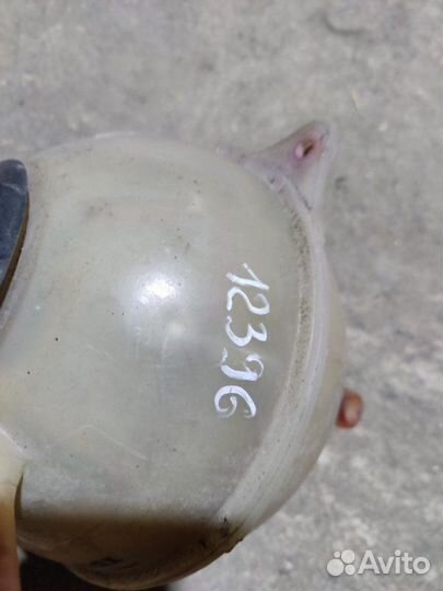 Бачок расширительный Volkswagen Vento седан 2.0I