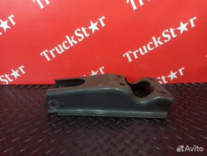 Кронштейн амортизатора переднего