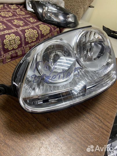 Фара левая Volkswagen Jetta 5 06-11г
