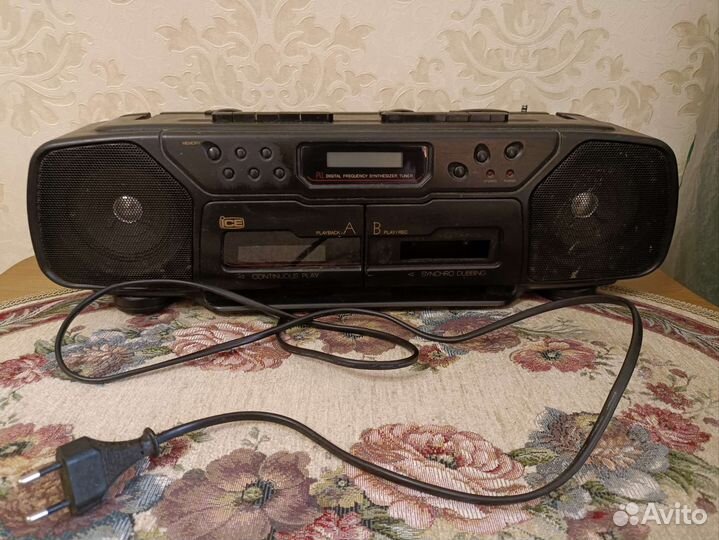 Двухкассетная магнитола 1991 года выпуска