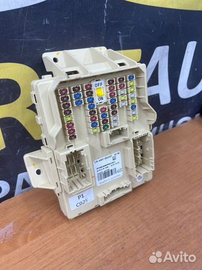 Блок предохранителей салонный Kia Carnival 3