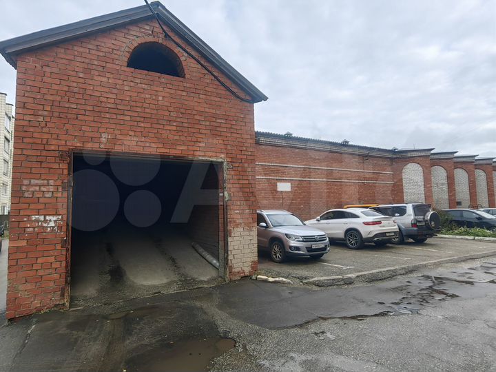 Гараж, > 30 м²