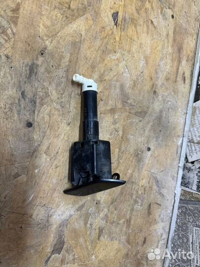 Форсунка омывателя фар правая Camry 40