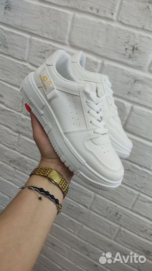 Кроссовки белые