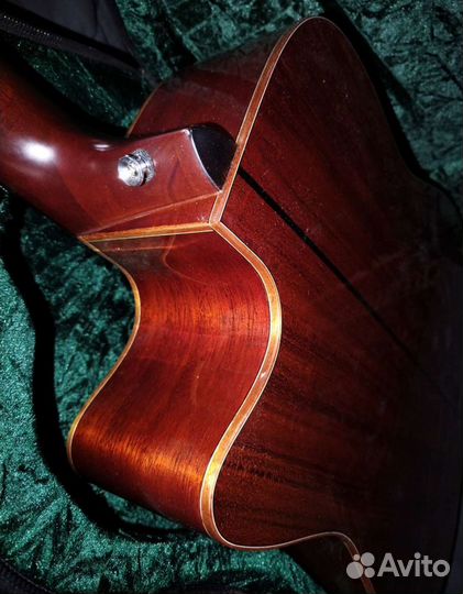 Гитара электроакустика цельная Yamaha A3M с кофром