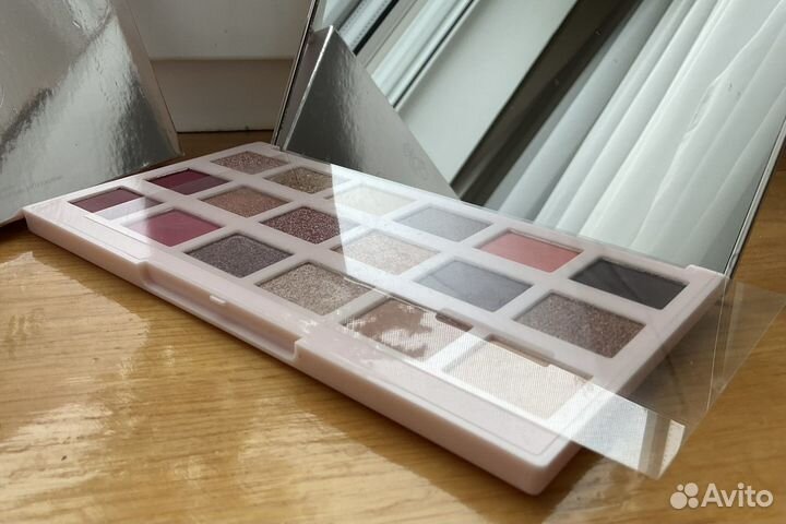 Пудра хайлайтер, тени lottie 18 цветов, кисти и др