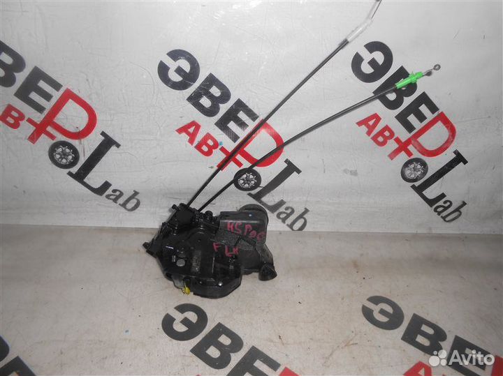 Замок двери передний левый Toyota Vitz KSP90 1KR