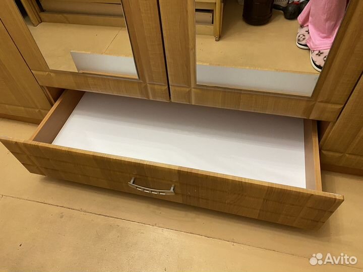 Шкаф