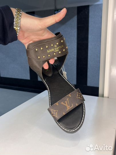 Босоножки LV