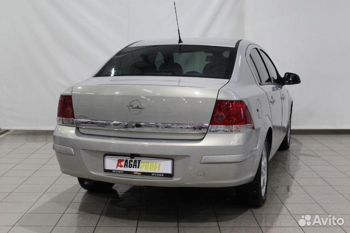Opel Astra, 2010