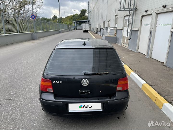 Volkswagen Golf 1.6 AT, 1998, 300 000 км