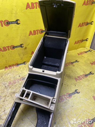 Подлокотник Nissan Fuga Y50 VQ35DE 2006