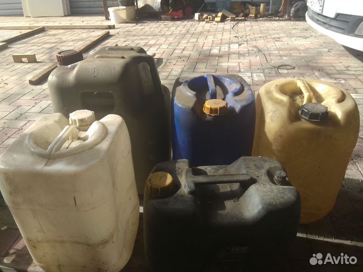 Канистры пластиковые б/у