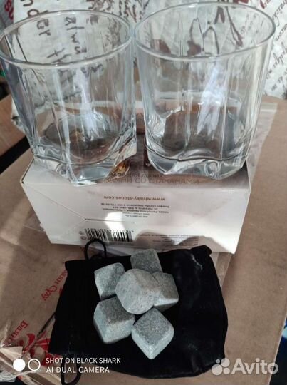 Камни со стаканами