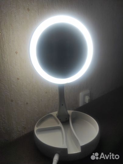 Зеркало с подсветкой настольное