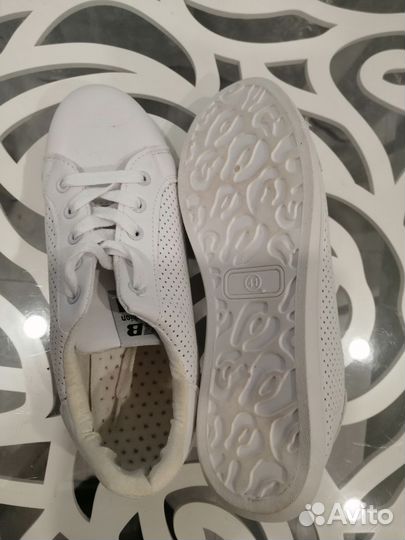 Кроссовки женские