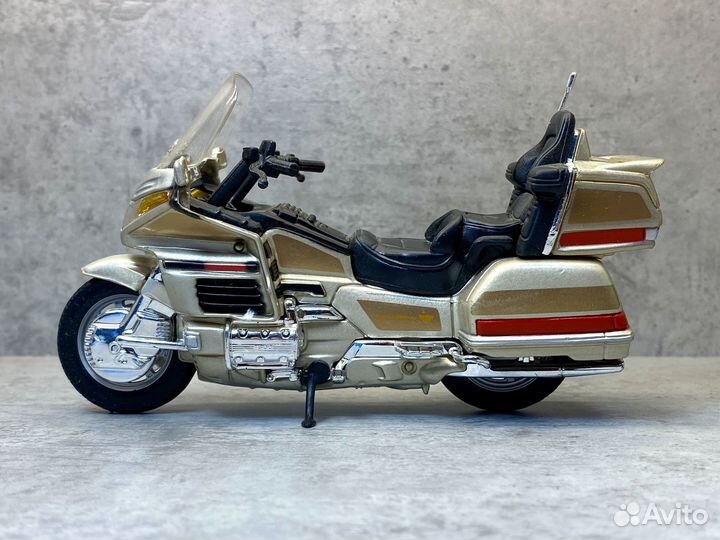 Коллекционная модель Honda Gold Wing 1500 1:18