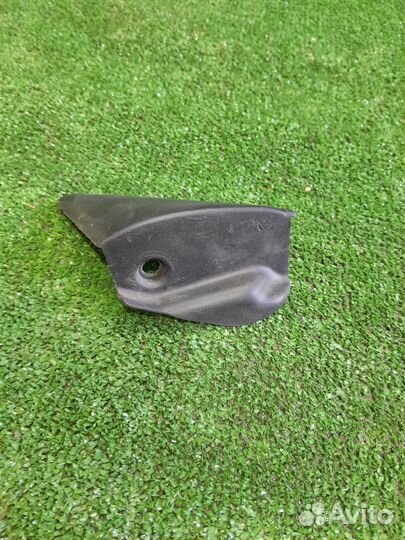 Уголок левого крыла рено меган 2