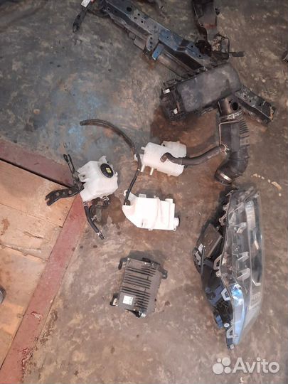 Радиатор и запчасти на Toyota RAV 4