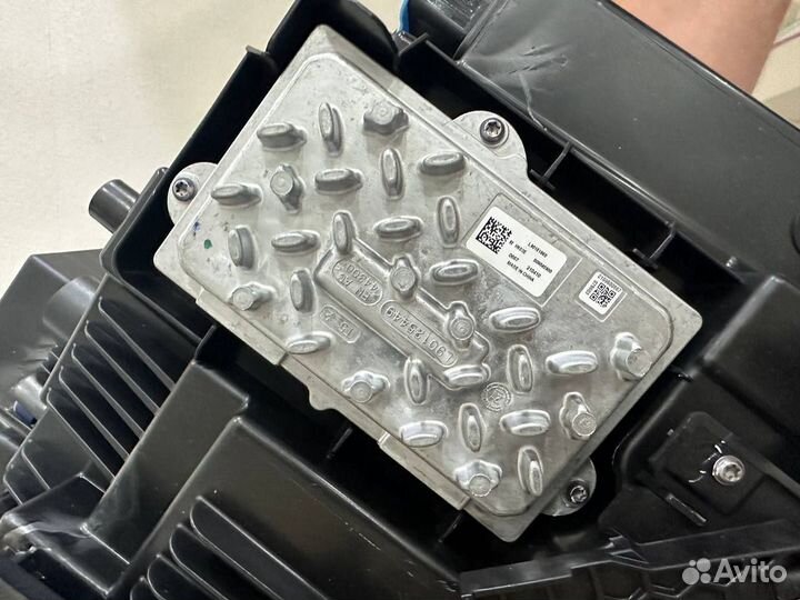 Новая фара Geely Tugella, передняя левая