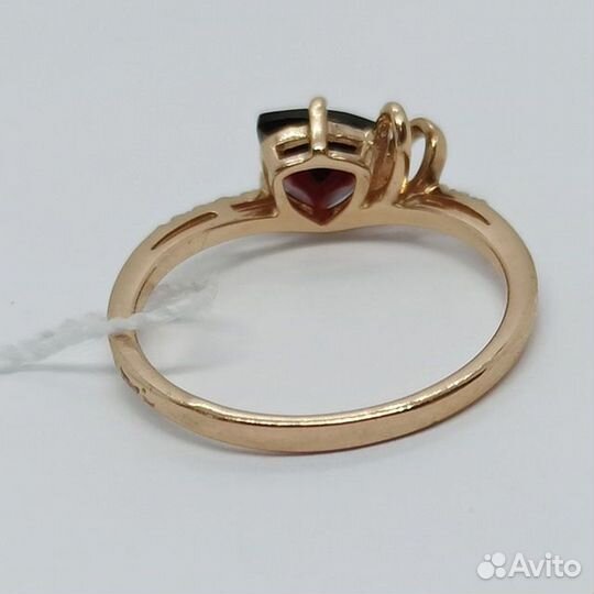 Золотое кольцо с фианитом 17р