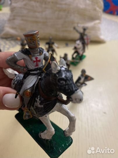 Набор пластмассовых солдатиков крестоносцев