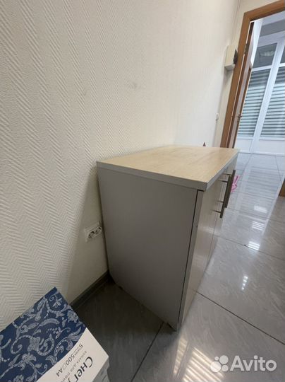 Стол офисный угловой с тумбой