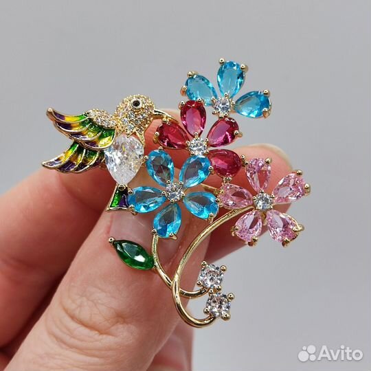Брошь Van Cleef колибри в цветах с кристаллами
