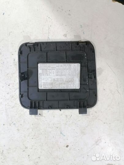 Крышка блока предохранителей (Geely Coolray)