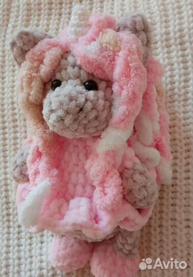 Вязаная игрушка единорог ручной работы