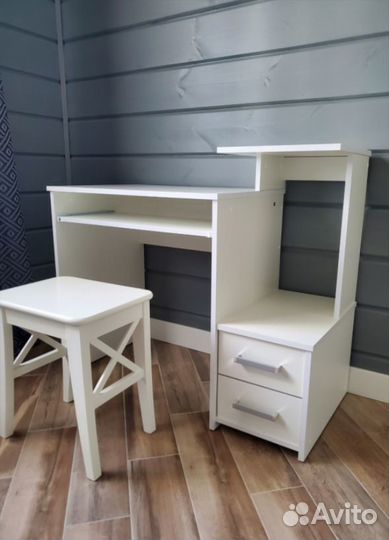 Компьютерный стол с 2-мя ящиками белый