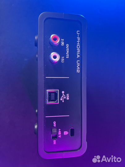 Внешняя звуковая карта Behringer U-Phoria UM2