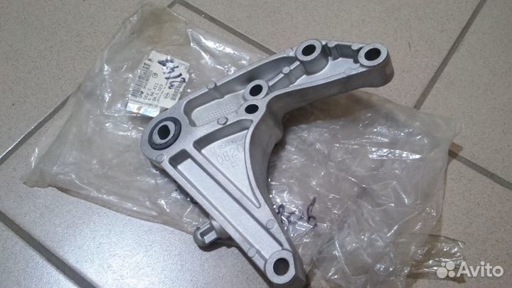 Опора двс Мокка,Новая. Оригинал
