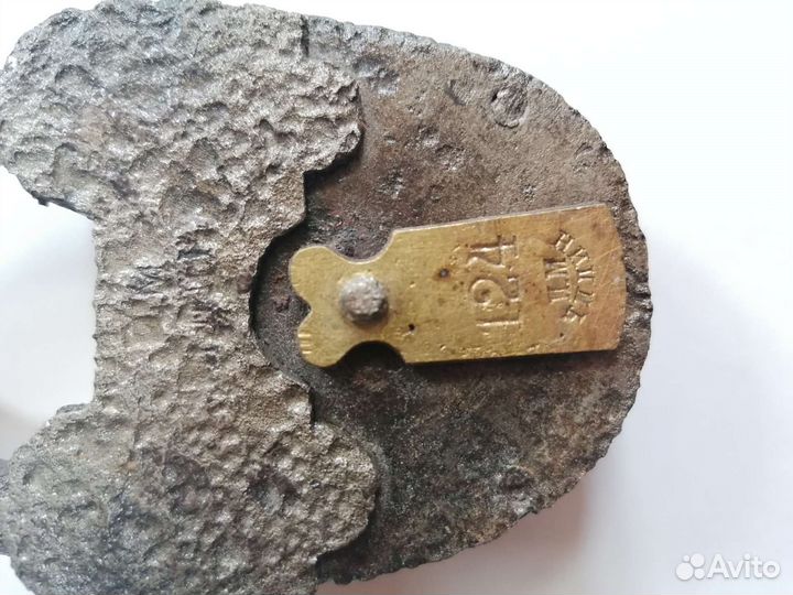 Навесной замок старинный