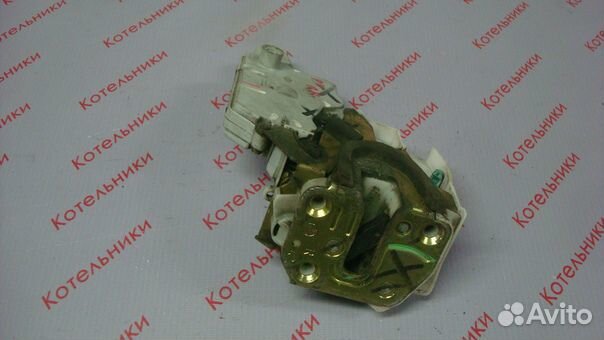 Nissan 82502-2F000 Замок задний правый