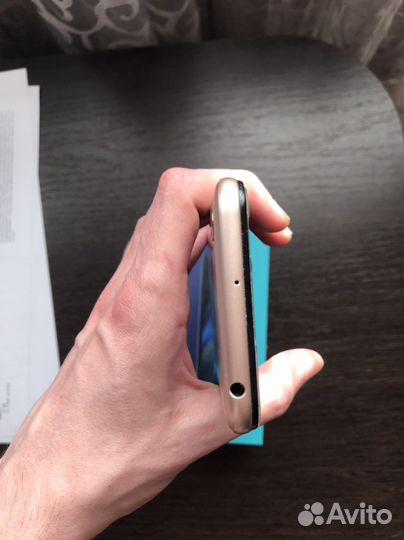 Телефон Honor 8s