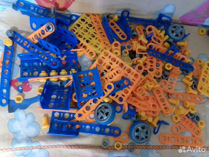 Конструктор полесье с гаечками и болтиками