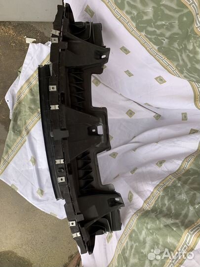 Воздуховод радиатора BMW X1 F48 517418779815