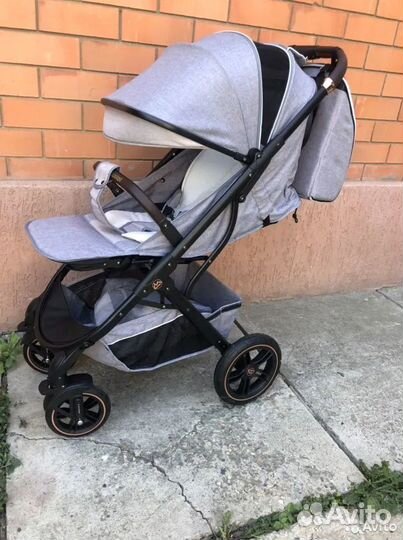 Прогулочная коляска новая