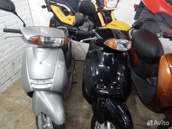 Скутер Honda Lead AF48 с New контейнера