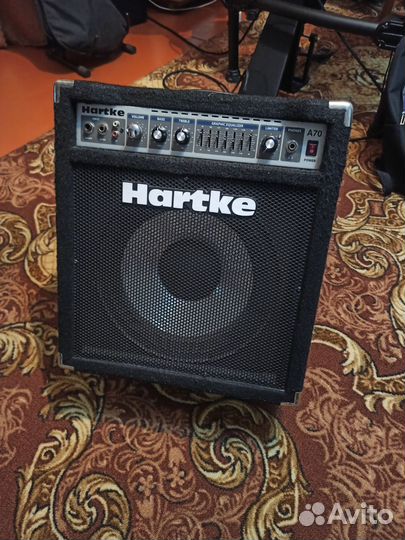 Басовый комбоусилитель