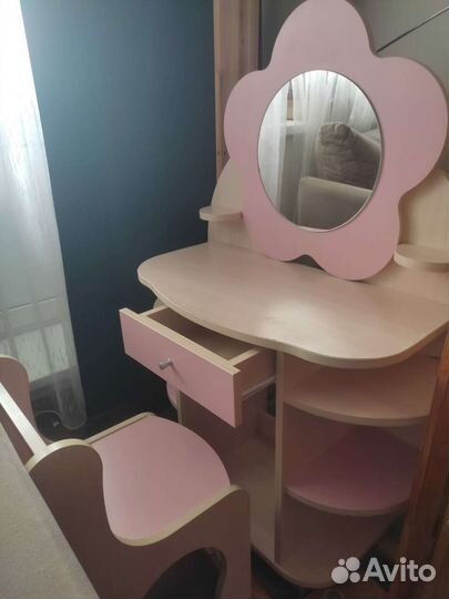 Туалетный столик для девочки