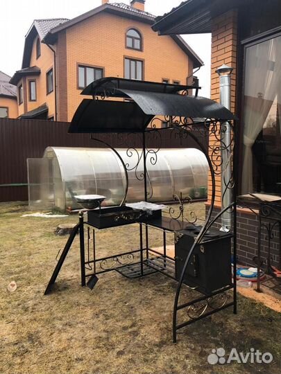 Кованый мангал с крышей