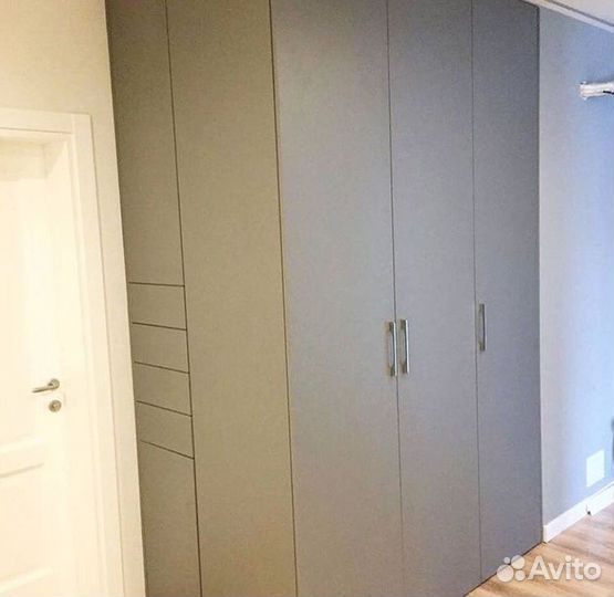 Шкаф распашной/ Прихожая