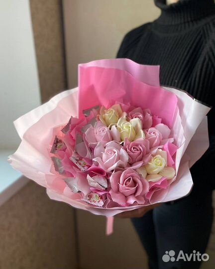 Букеты и композиции из конфет и пенных цветов