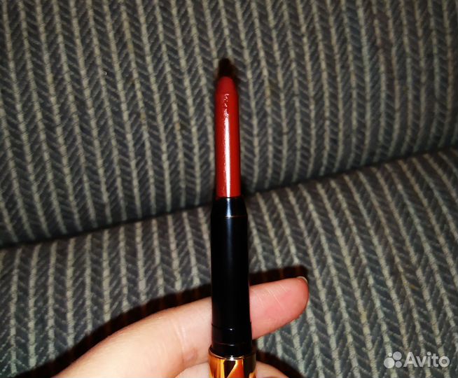 Помада Bobbi Brown