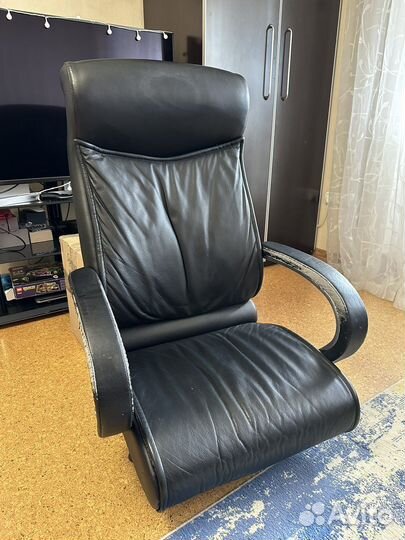 Кожаное кресло бу