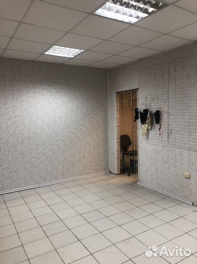 Стул и 2 пуфика